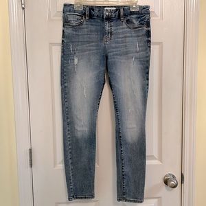 STUDIO BLUE Distressed Jeans. Size 29.